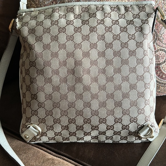 Authentic GUCCI Abbey Shoulder Tote Bag GG
Canvas Leather Brown gold trim rings - Picture 4 of 17